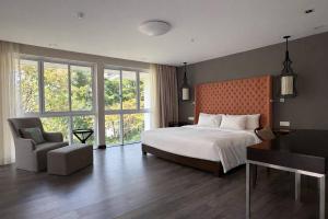 Residence 359 Premium Beachside Villa with Private Pool, City Center Da Nang