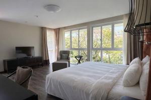 Residence 359 Premium Beachside Villa with Private Pool, City Center Da Nang