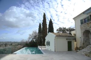 Lithos Courtyard