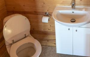 Cozy Apartment In Farsø With Heated Swimming Pool