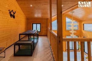 StayVista at Apukaa - Amarja Hills with Karaoke, Pool