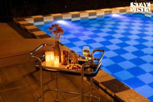 StayVista at Apukaa - Amarja Hills with Karaoke, Pool