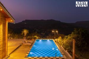 StayVista at Apukaa - Amarja Hills with Karaoke, Pool