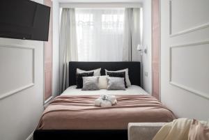 New Metropolis 2-Bedroom Suite 900m to Central Station with Air-conditioning