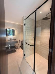 The Chapter 9 Boutique Suite District 1