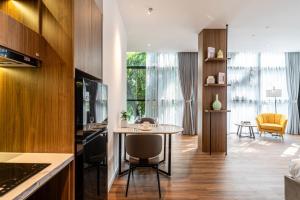 The Chapter 9 Boutique Suite District 1