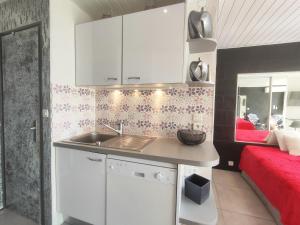 Studio 309, Héliopolis AB, village naturiste