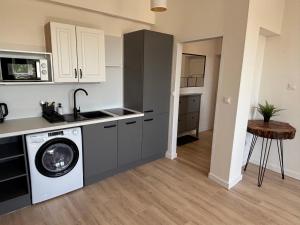 55m2 Quiet Apartment with Rooftop View & Elevator