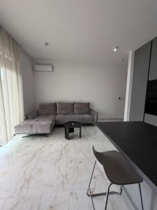 One bedroom apartment with patio and parking
