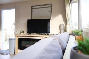 Static Caravan 3 Bed Sleeps 8 Dog Friendly Parking