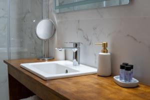 Aura 2 Apartment