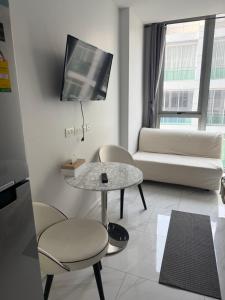 Hyde Sukumvit 11 bankok by SB SUITES