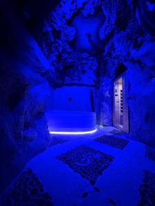 Luxury Cave Suite with Private Jacuzzi & Sauna