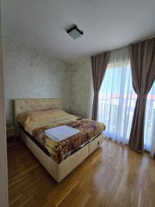 Spacious Green Breeze Apartment - Private Parking
