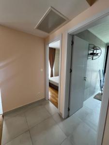 Spacious Green Breeze Apartment - Private Parking