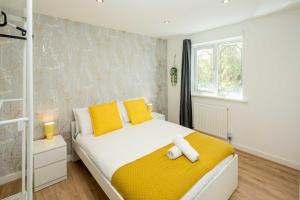 Family-Friendly 3-Bed House with Huge Garden