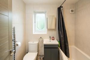 Family-Friendly 3-Bed House with Huge Garden