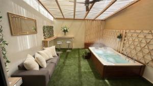StarLord Suite With Jacuzzi