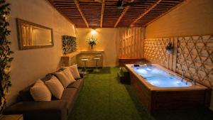 StarLord Suite With Jacuzzi