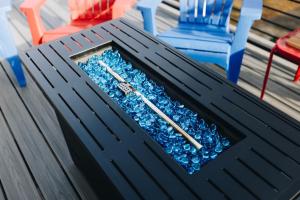 Hot Tub Game Room Rooftop Fire Pit Uptown