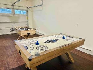 Hot Tub Game Room Rooftop Fire Pit Uptown