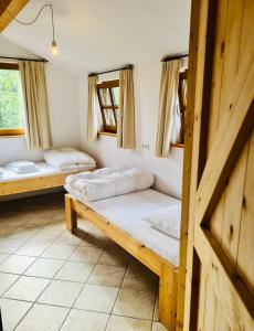 Private Estate in nature with Lake, Sauna I 18 to 40 beds