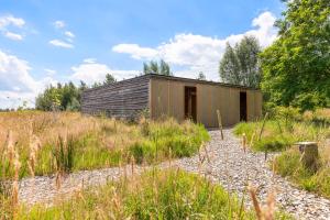 Private Estate in nature with Lake, Sauna I 18 to 40 beds