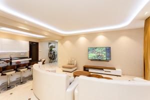 Cityscape Luxury Apartment