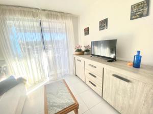 Flat 5 minutos from beach w pool view!