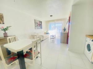 Flat 5 minutos from beach w pool view!