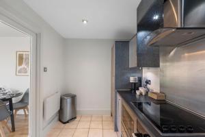 Modern Riverside 2BR - Free Early Check in & Late Checkout Available