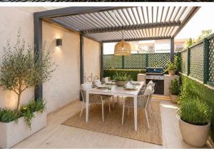 AMAZING ROOFTOP, 70 M TERRACE,Pool,BEACH,PARKING