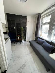 top floor 2 bedroom flat miles NW1
