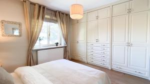 Golden Villa Kraków - Stylowa Willa z Ogrodem i Grillem