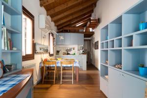 Nave de lAcquavita - Nautical Venice Retreat - Canal View &14min to San Marco