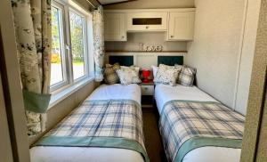 Exclusive Lakeside Holiday Lodge with Hot tub and Private Fishing Peg at Tattershall Lakes