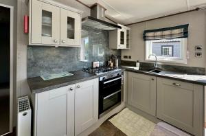 Exclusive Lakeside Holiday Lodge with Hot tub and Private Fishing Peg at Tattershall Lakes
