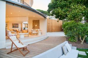 Aroeira Beach Retreat
