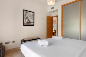 Sunny Terrace Apt in Golf Valley with Pool