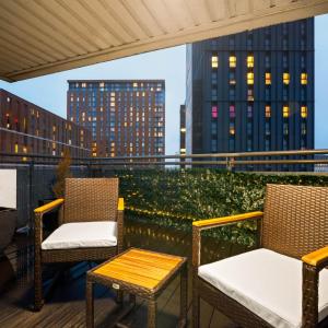 Stylish City Centre Apartment - Terrace - Smart TV - Fast Wi-Fi 1001MH