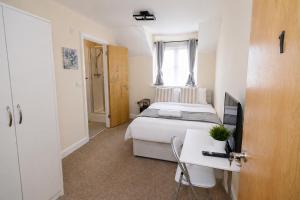 Greenhithe Entire House Sleeps 6 Free Parking