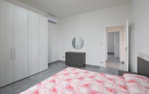 2 Bedroom Beautiful Apartment In Albenga