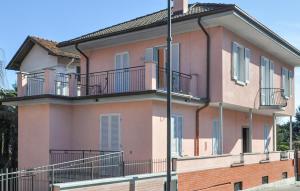 3 Bedroom Nice Apartment In Stresa