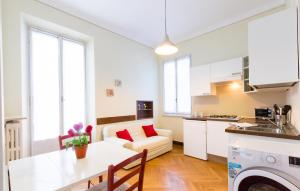 3 Bedroom Nice Apartment In Stresa