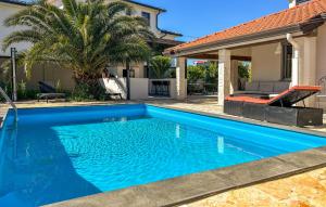 Cozy Home In Vardica With Sauna