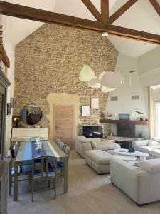 SKOL YANER 80 m de la plage Vue mer Jacuzzi 12 Personnes Maison familiale Jardin clos