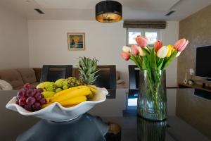 Large Luxury family and friends apartment 1 min walk to Žnjan beach and 2 private garages