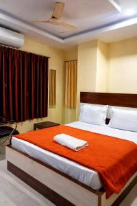 HOTEL #Golden Bliss# With Lift Facility Just Near To Railway Station Free Wifi & Good Service