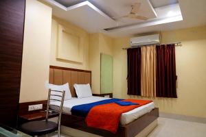 HOTEL #Golden Bliss# With Lift Facility Just Near To Railway Station Free Wifi & Good Service