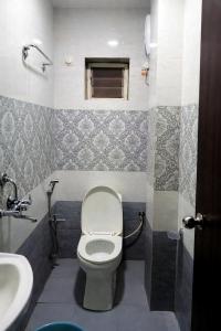 HOTEL #Golden Bliss# With Lift Facility Just Near To Railway Station Free Wifi & Good Service